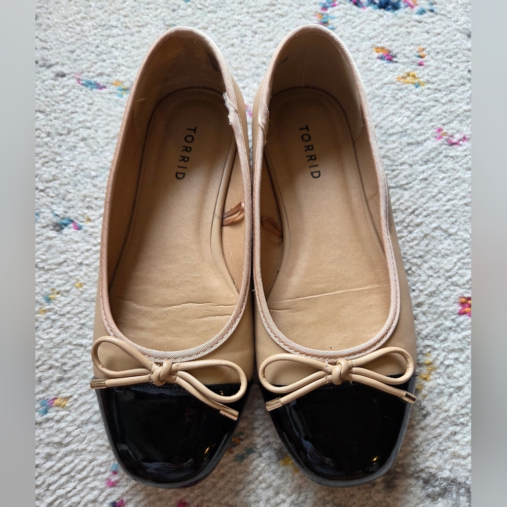 Torrid Women's Black and Tan Ballet Flats - Picture 2 of 5